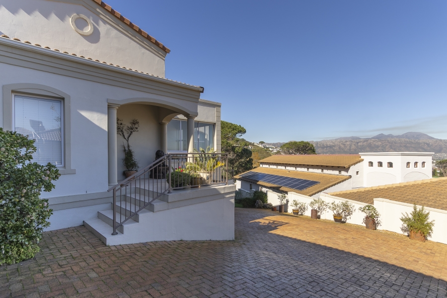 5 Bedroom Property for Sale in Dennegeur Western Cape